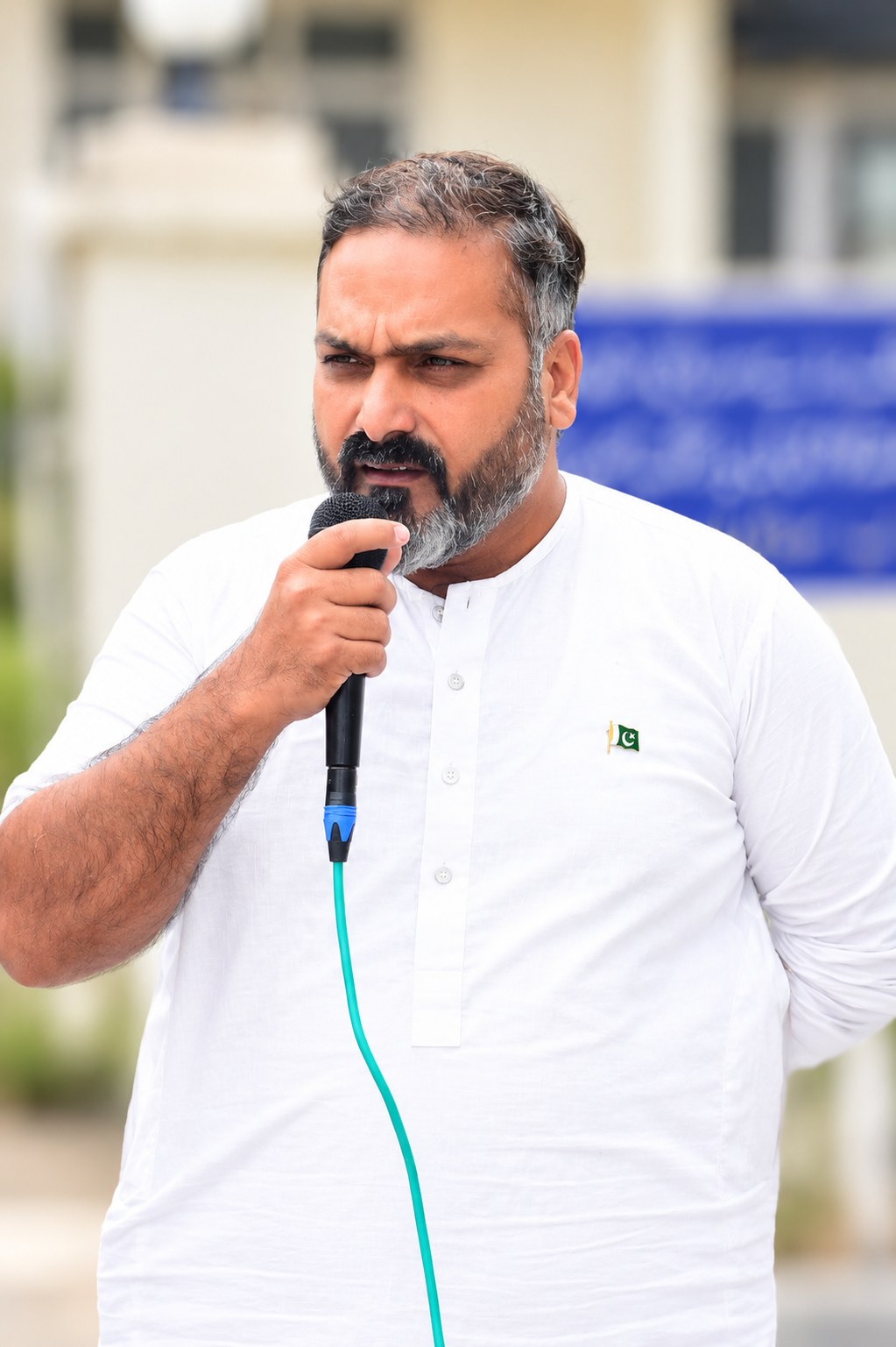Syed Muzaffar Tirmizi speaking at a community event
